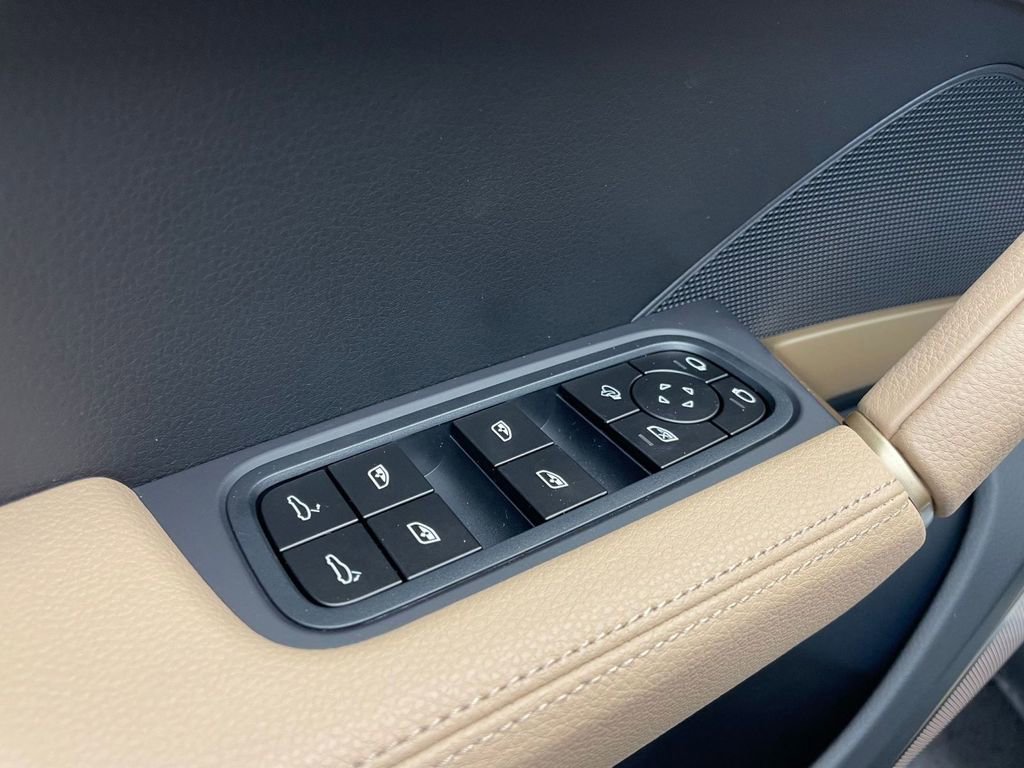 New 2026 Porsche Cayenne Coupe AWD/4WD image 17