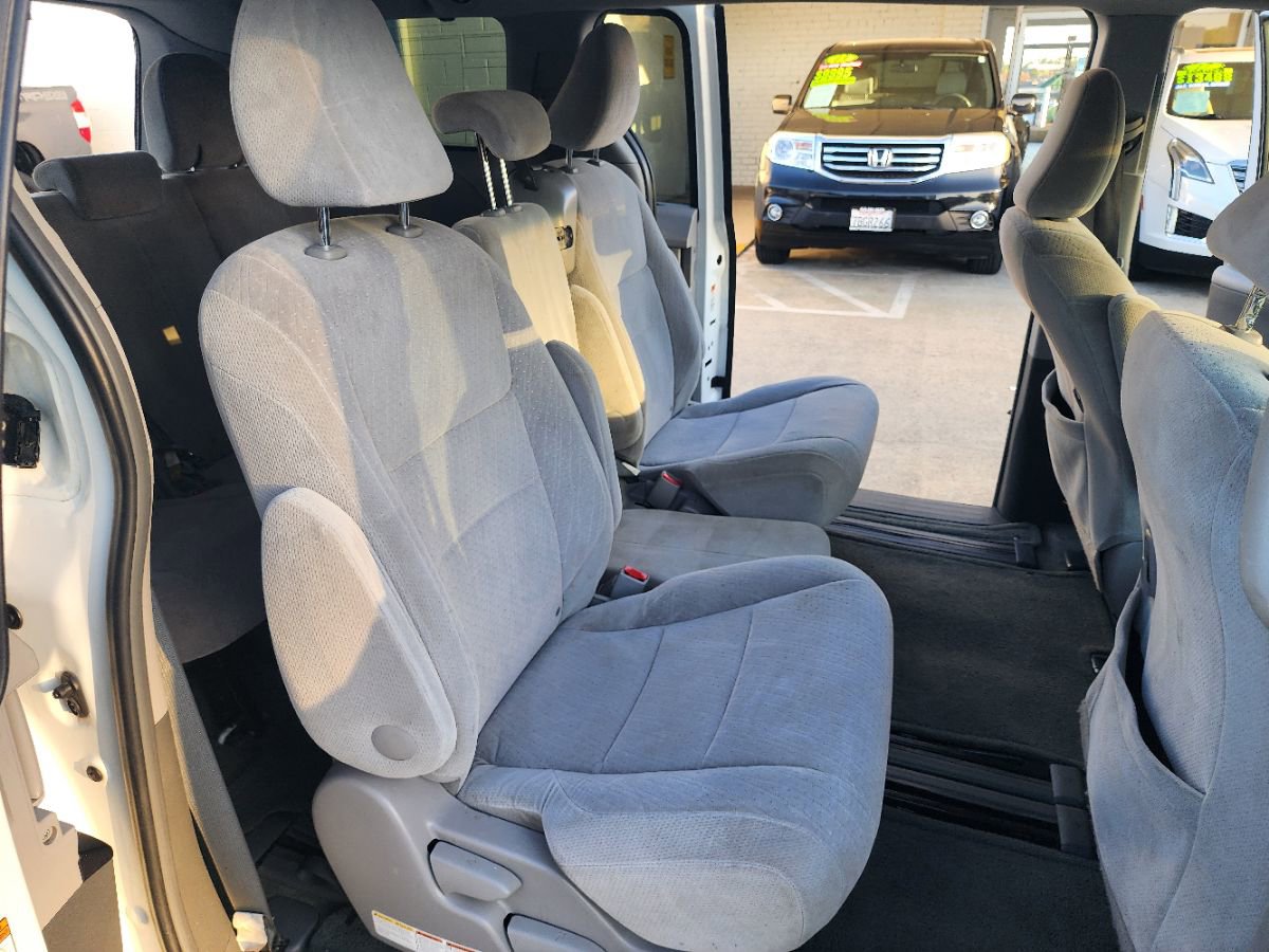Used 2015 Toyota Sienna LE FWD image 11