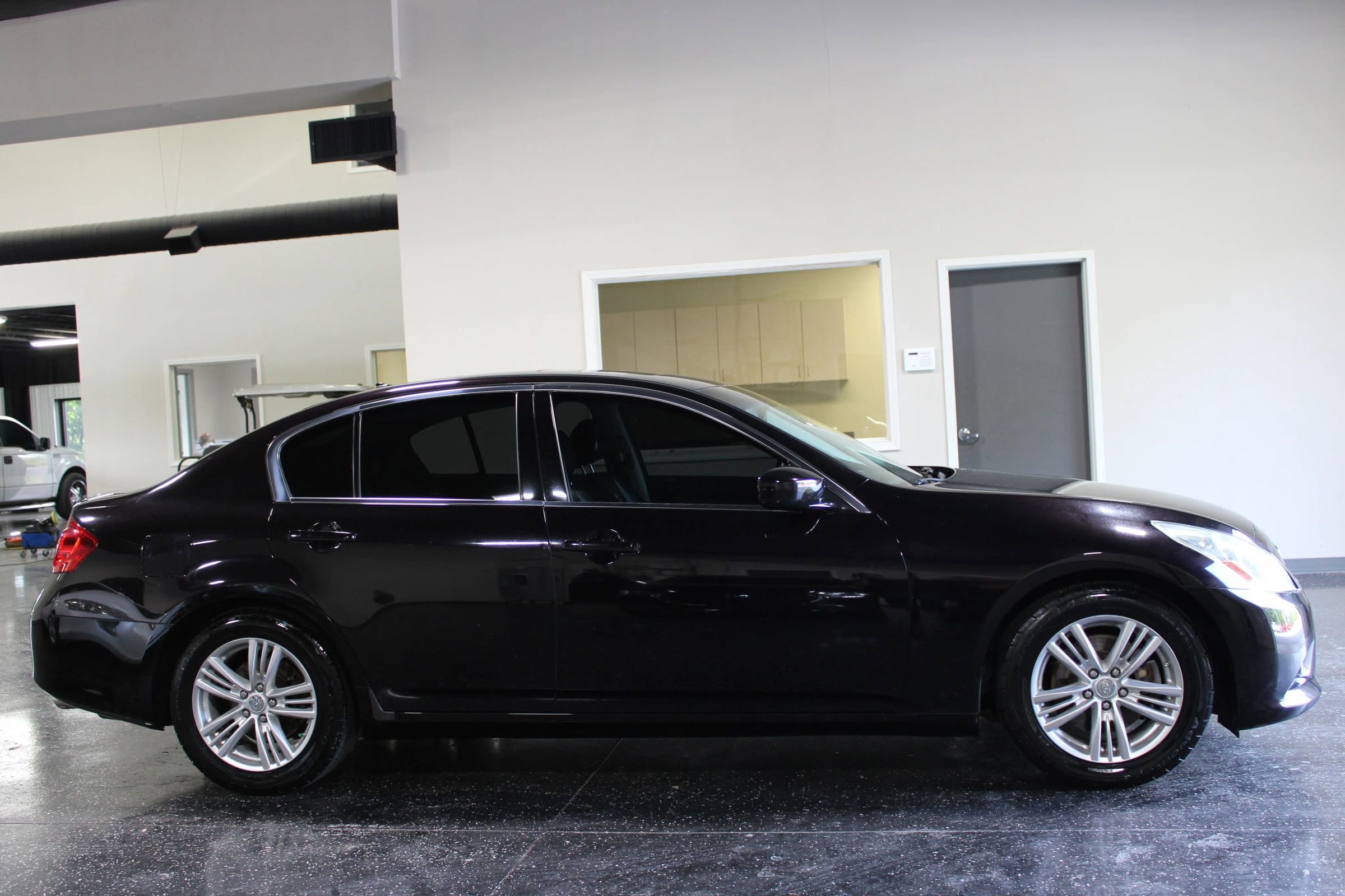 Used 2012 INFINITI G37 Journey w/ Premium Pkg RWD image 2