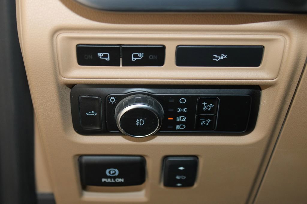 Used 2023 Ford F150 Lariat w/ Trailer Tow Package image 36