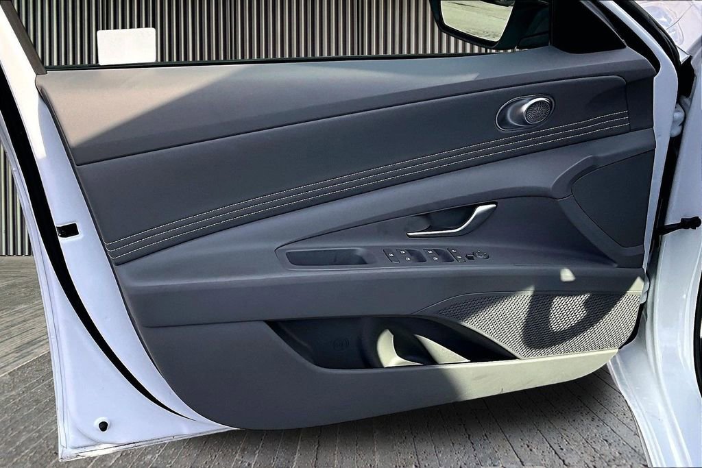 Certified 2025 Hyundai Elantra Sport image 23