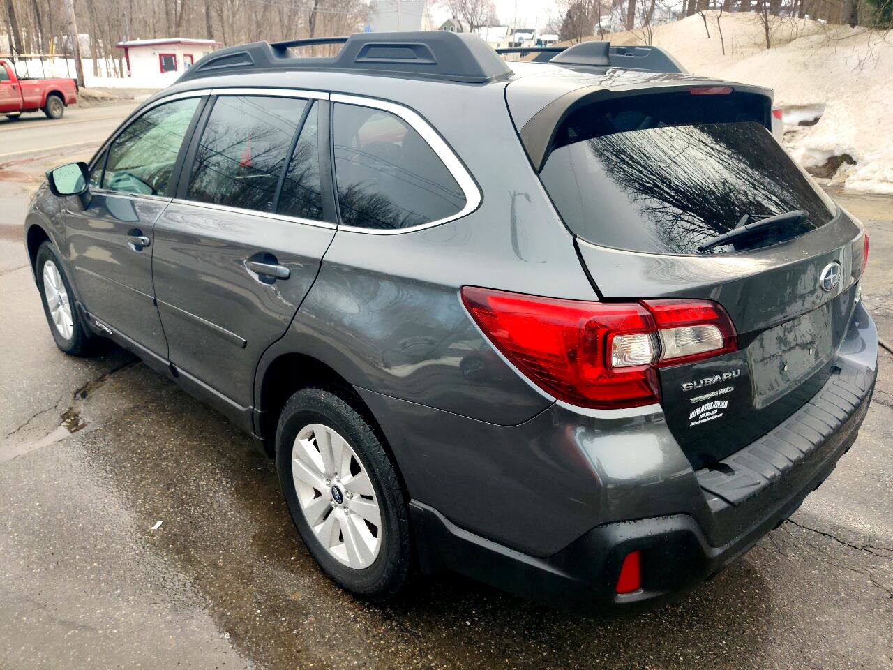 Used 2018 Subaru Outback 2.5i Premium image 4