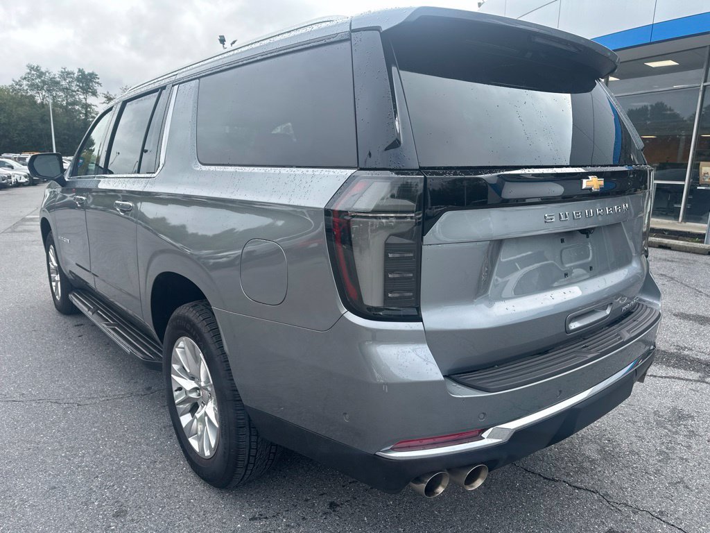 Used 2025 Chevrolet Suburban Premier AWD/4WD image 7
