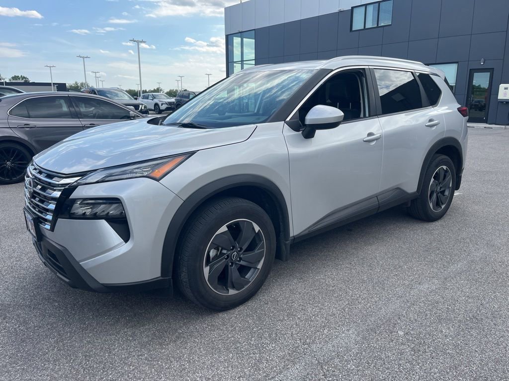 Used 2024 Nissan Rogue SV w/ SV Premium Package FWD video 1