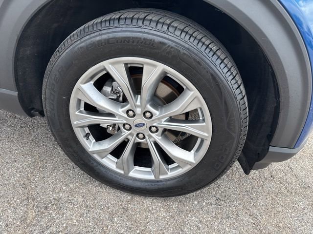 Used 2021 Ford Explorer XLT w/ Equipment Group 202A image 4