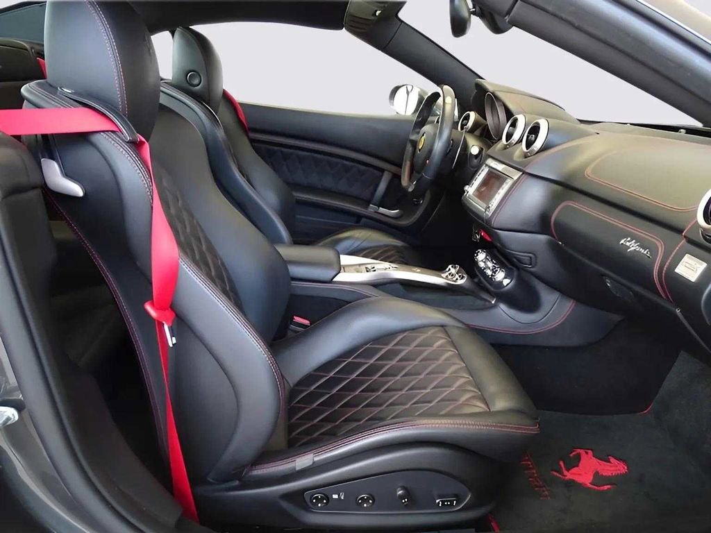 Used 2011 Ferrari California image 23