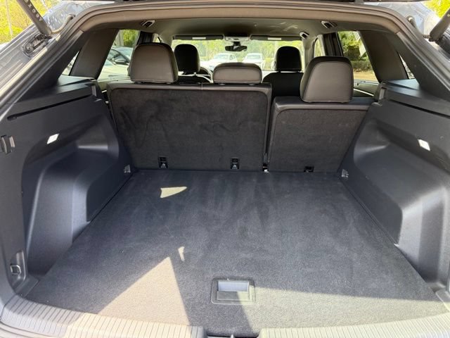 Used 2025 Volkswagen Atlas Cross Sport SE AWD/4WD image 6