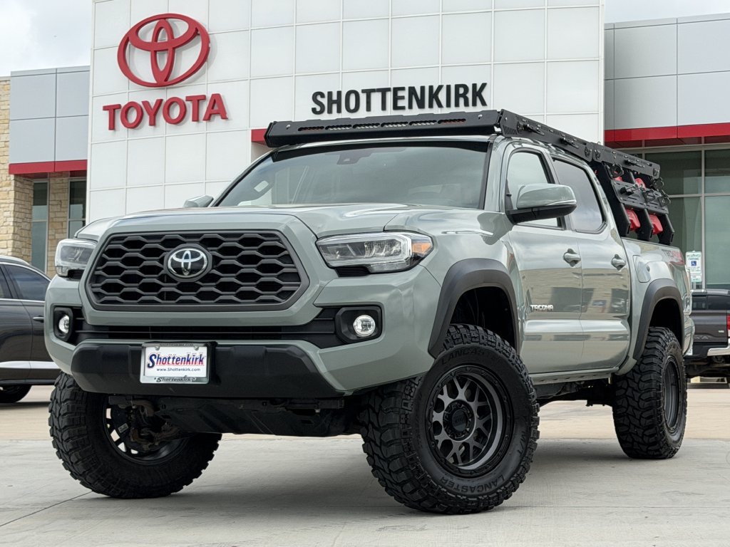 Used 2022 Toyota Tacoma TRD Off-Road w/ TRD Premium Off Road Package AWD/4WD image 2