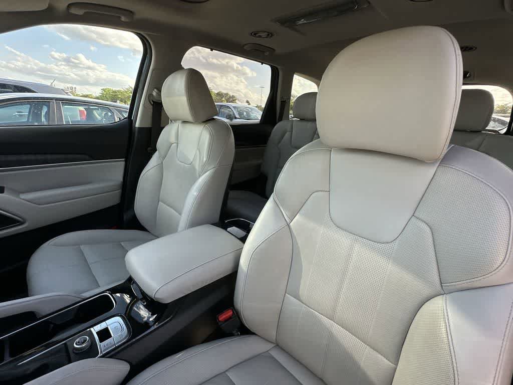 Used 2023 Kia Telluride EX w/ EX Captain's Chair Package FWD image 14