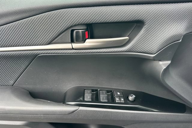 Used 2025 Toyota Camry SE FWD image 12