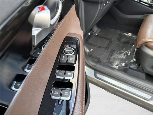 Used 2019 Kia Sorento SX image 11
