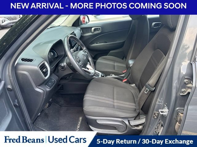 Certified 2023 Hyundai Venue SEL FWD image 11