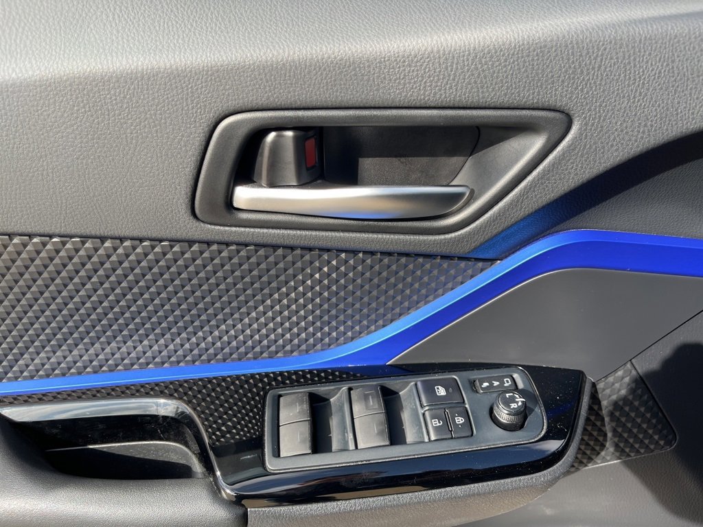 Used 2022 Toyota C-HR XLE image 8