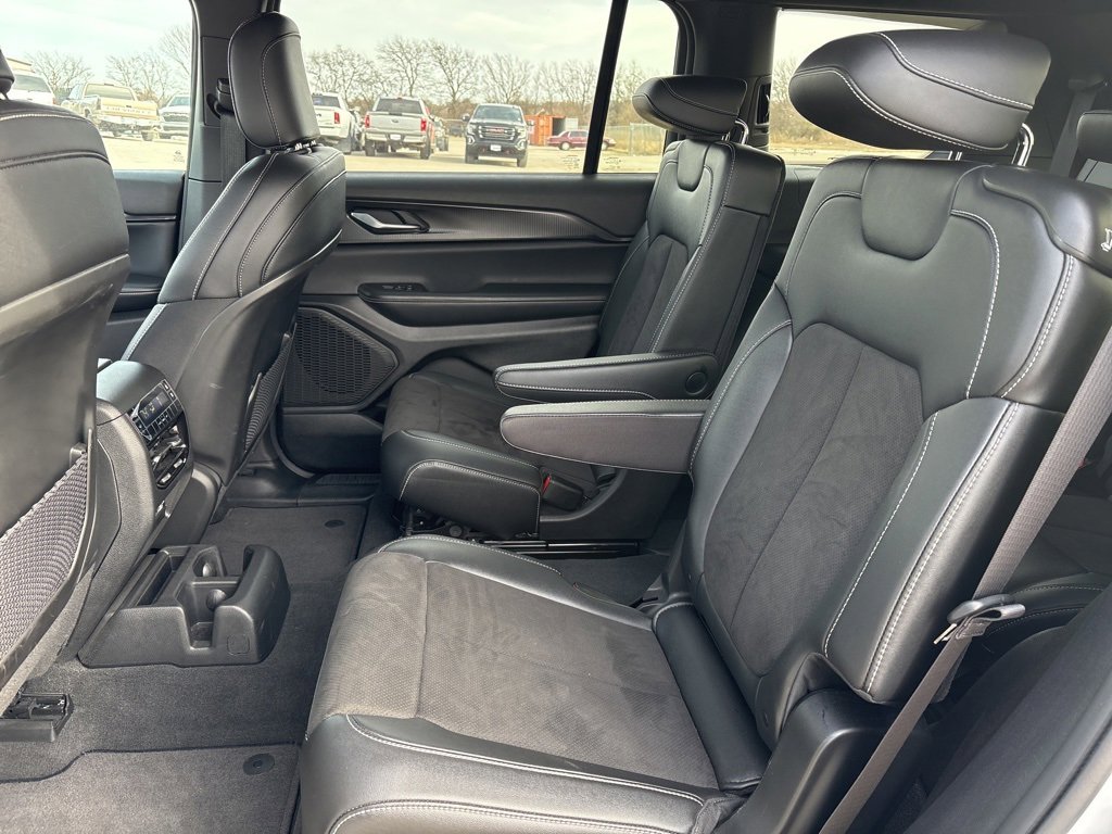 Used 2023 Jeep Grand Cherokee L Altitude image 21