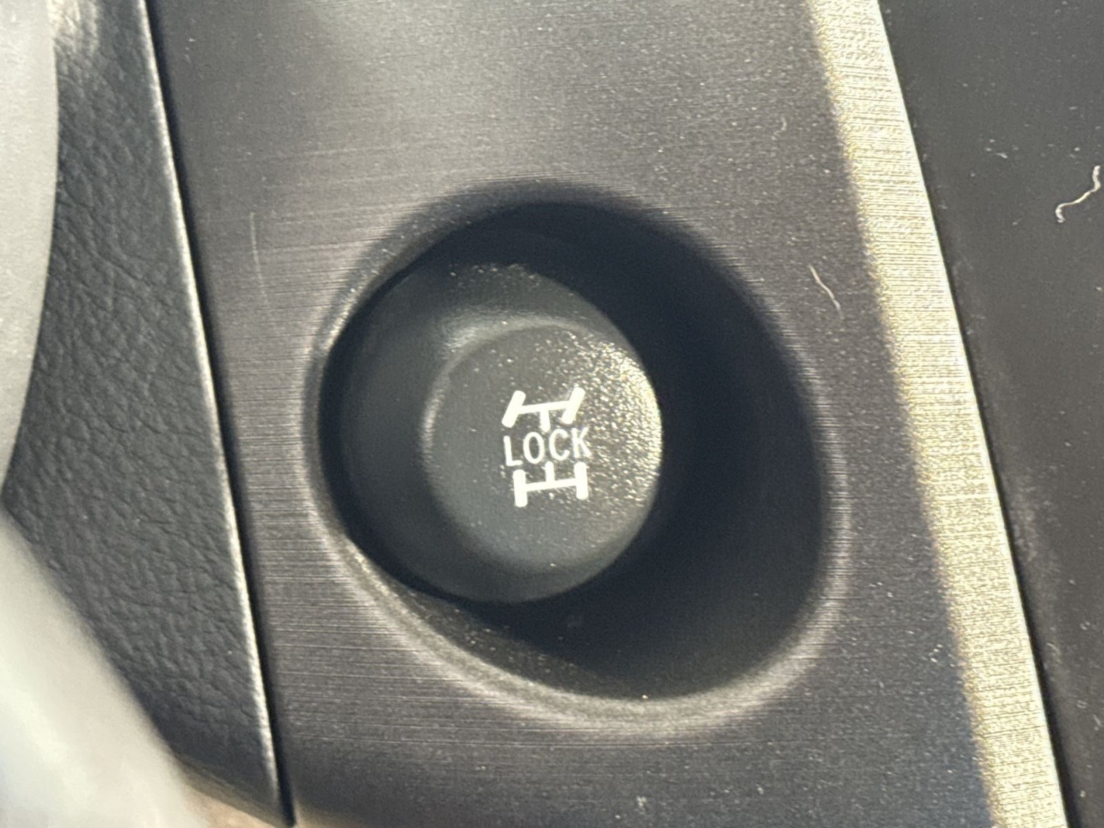 Used 2010 Toyota RAV4 Limited AWD/4WD image 32