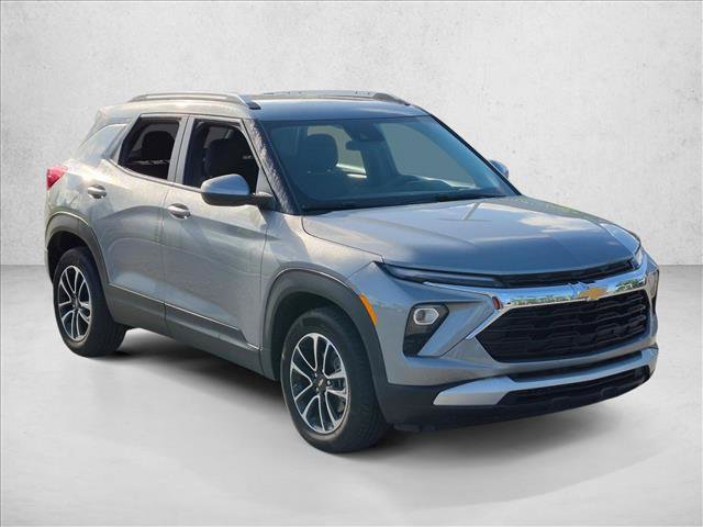 Used 2024 Chevrolet TrailBlazer LT w/ Driver Confidence Package FWD image 3