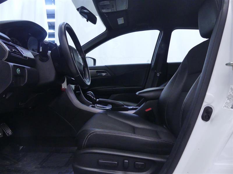 Used 2017 Honda Accord Sport image 19