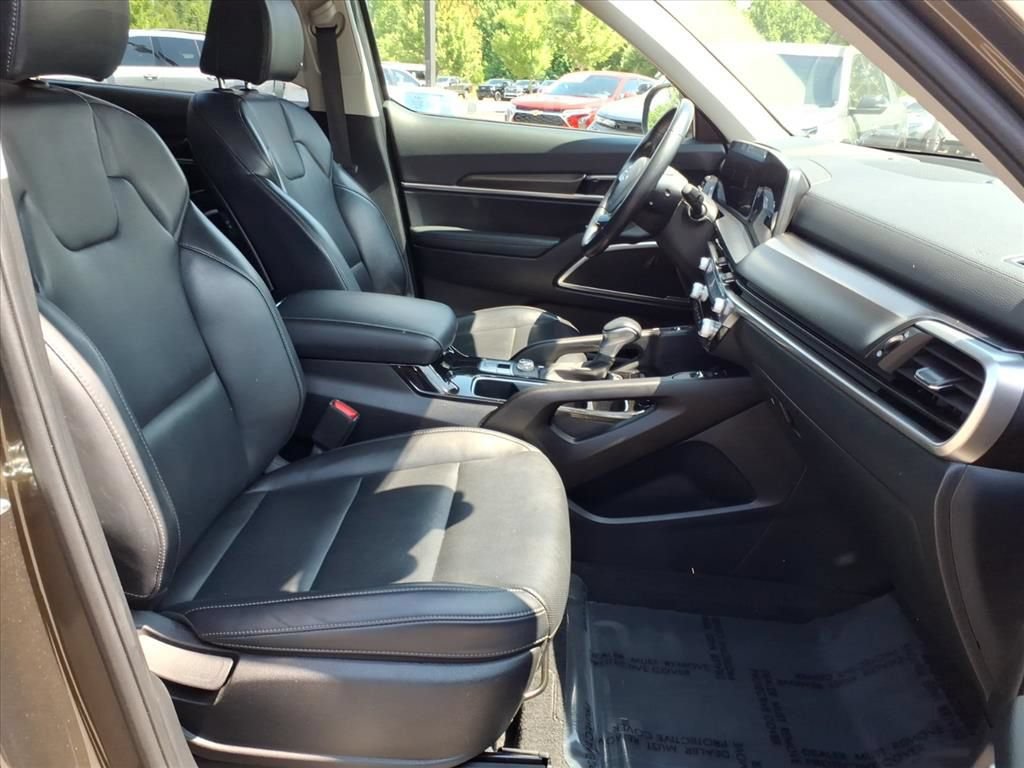 Used 2025 Kia Telluride S FWD image 27