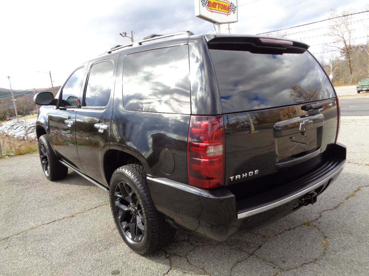 Used 2012 Chevrolet Tahoe LTZ AWD/4WD image 7