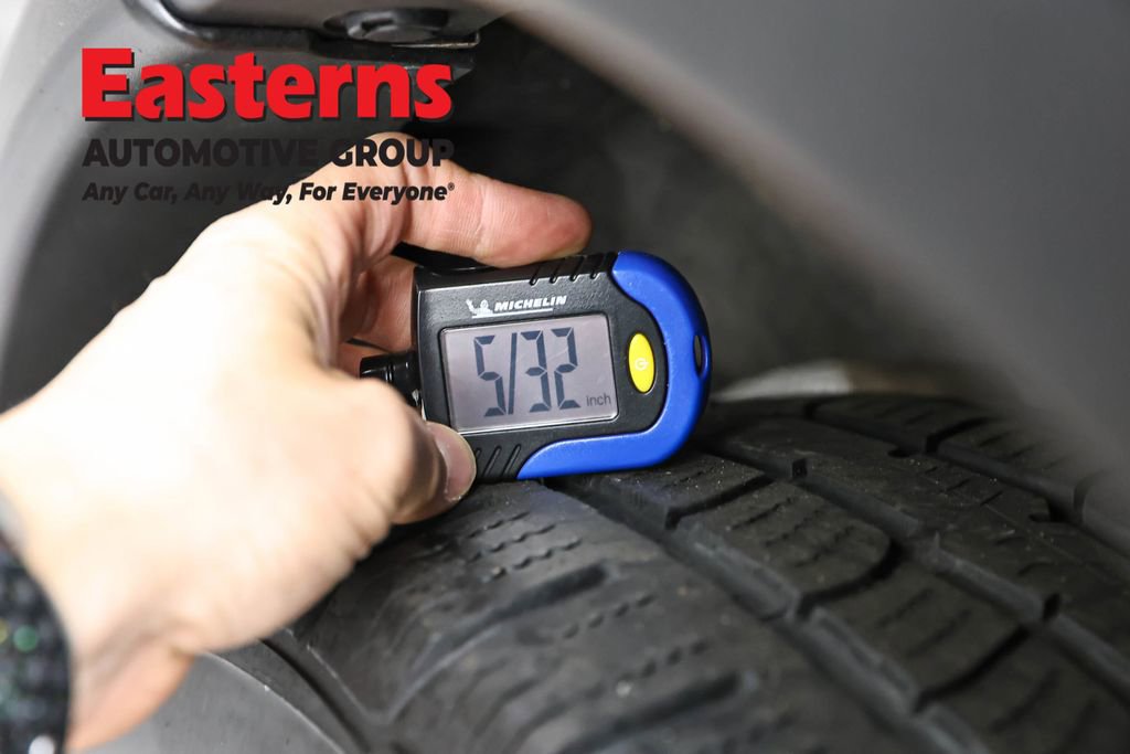 Used 2024 Nissan Pathfinder S AWD/4WD image 30