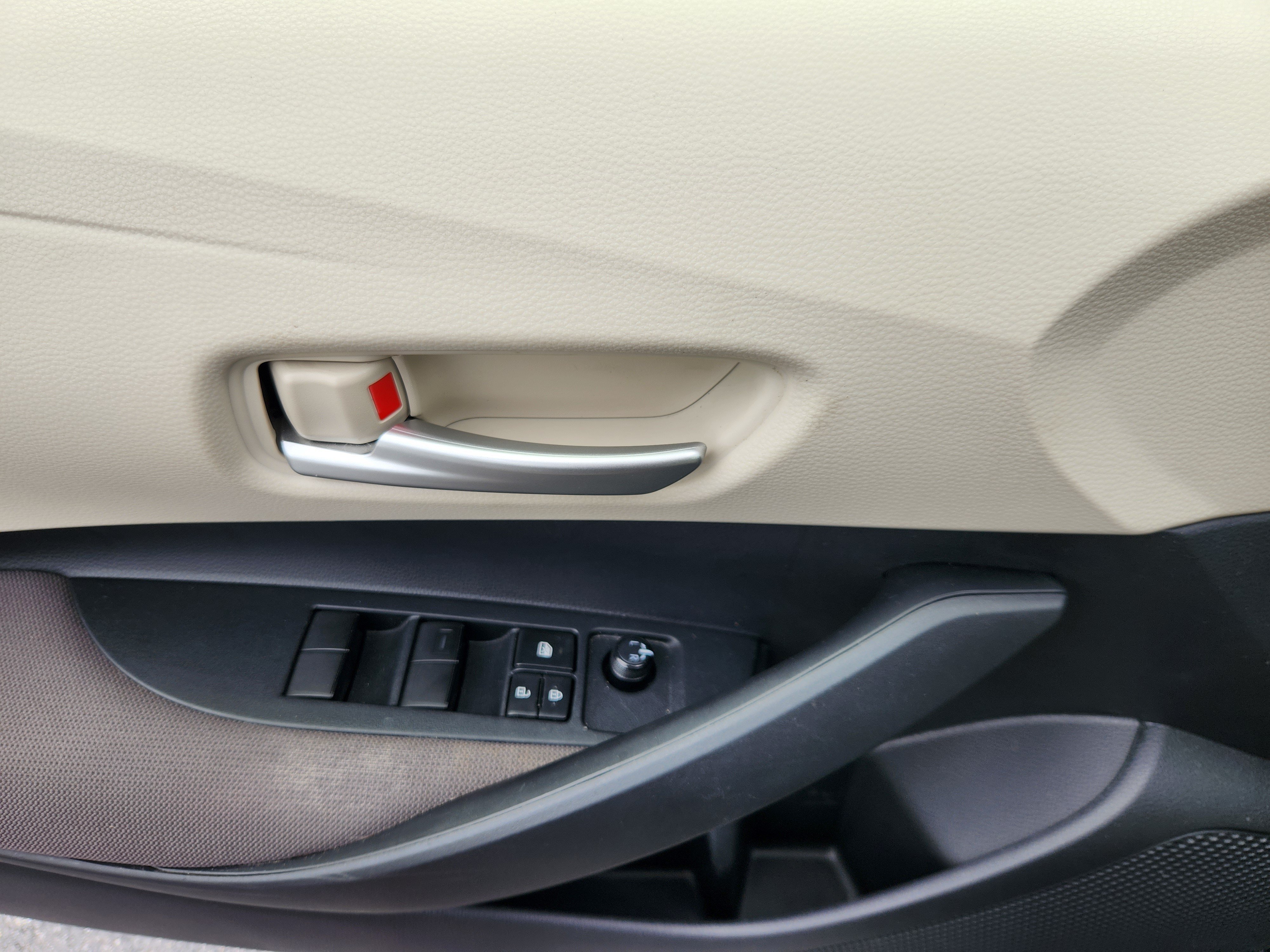Used 2020 Toyota Corolla LE FWD image 16