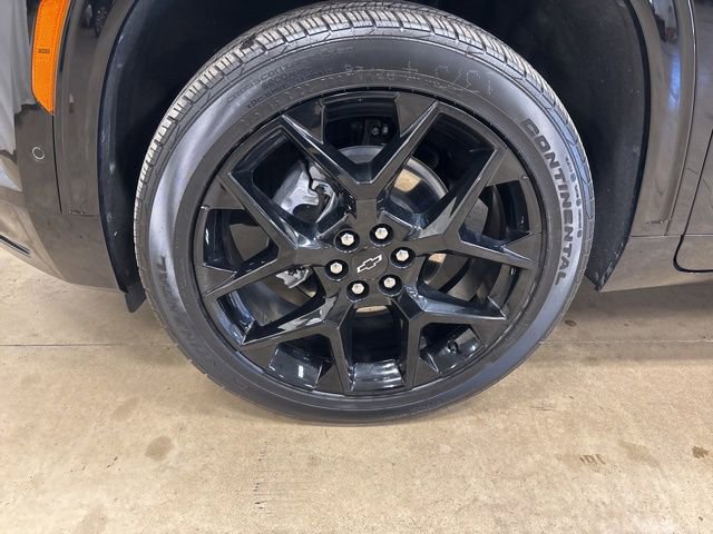 Used 2025 Chevrolet Traverse RS w/ LPO, Floor Liner Package AWD/4WD image 12