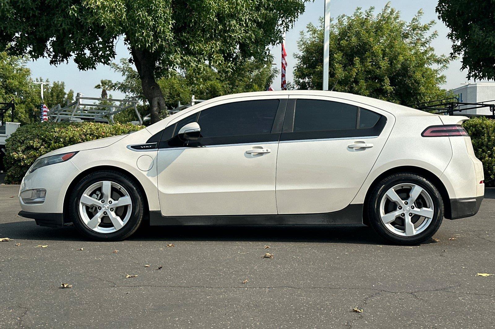 Used 2013 Chevrolet Volt Premium w/ Premium Trim Package FWD image 7