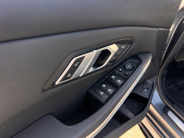 Used 2020 BMW 330i Sedan w/ Convenience Package RWD image 11