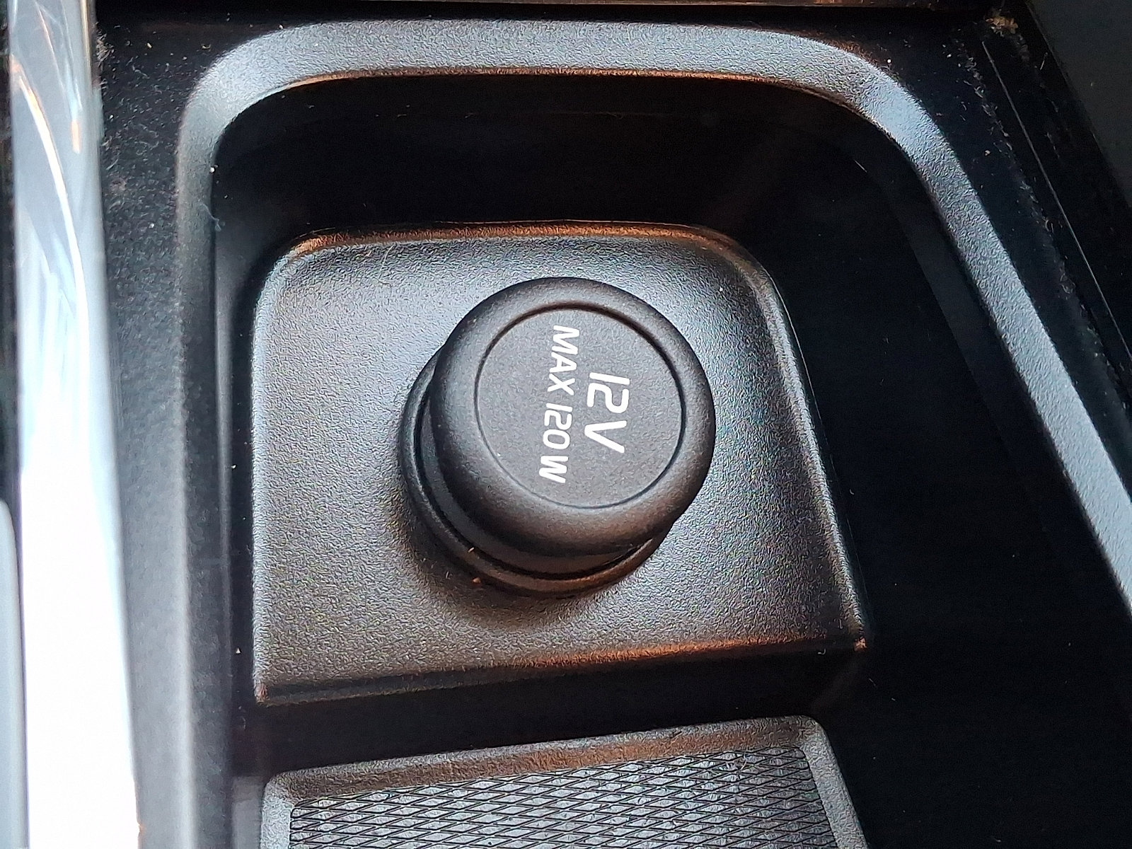 Used 2023 Volvo XC60 B5 Plus image 26