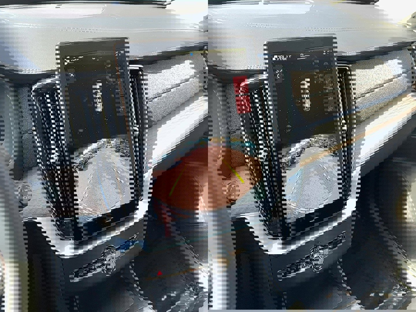 New 2025 Volvo XC90 T8 Core w/ Protection Package image 22