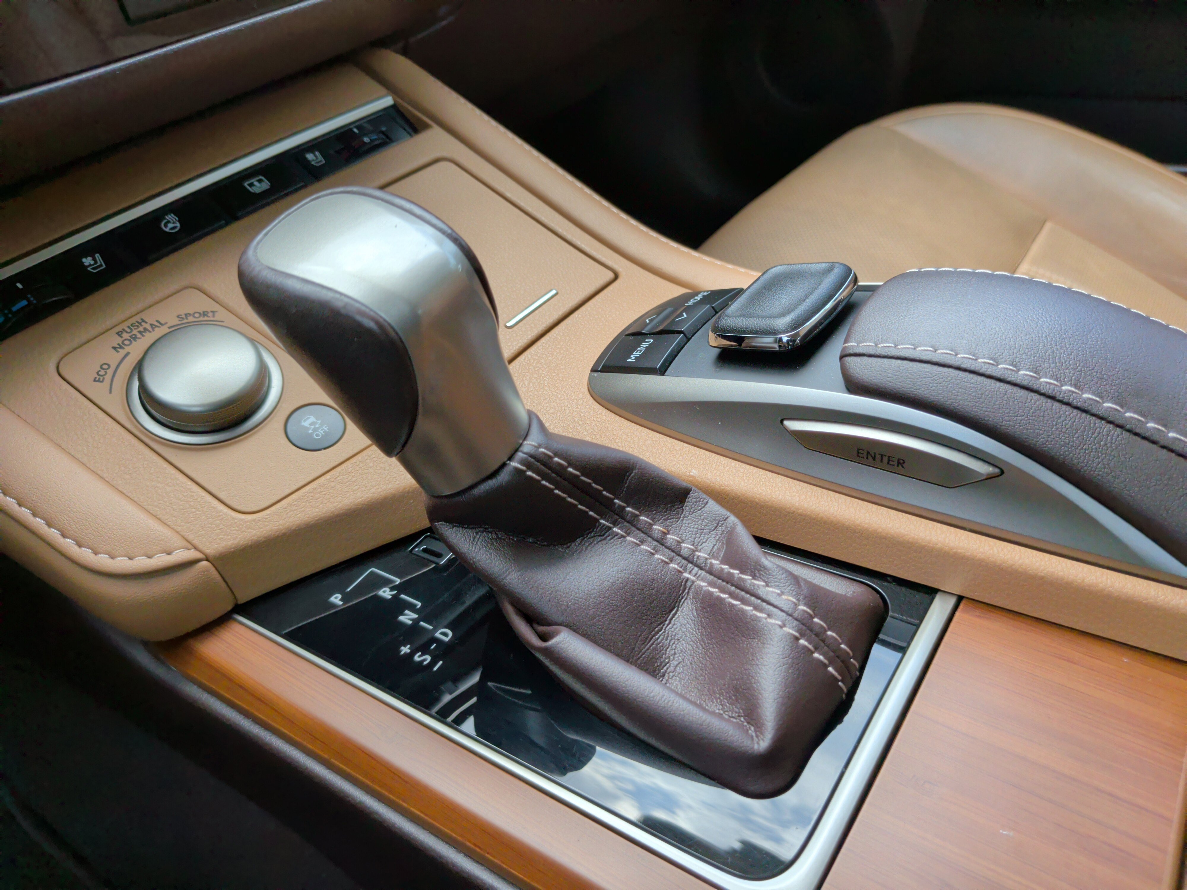 Used 2016 Lexus ES 350 w/ Luxury Package w/Wood Trim FWD image 19