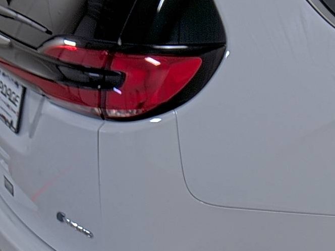 Used 2024 Chrysler Pacifica Select image 13
