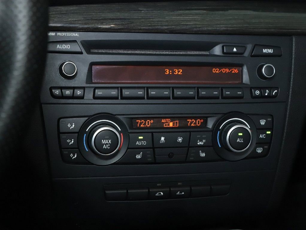 Used 2013 BMW 135i Convertible image 30