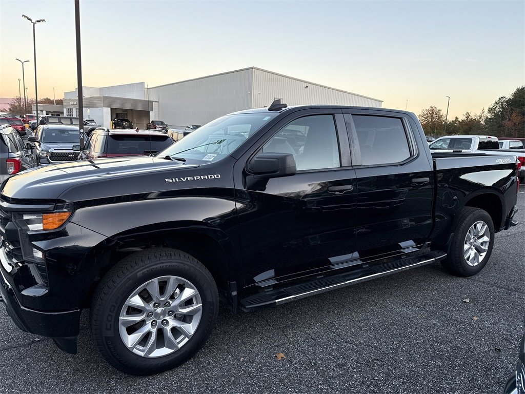 Used 2022 Chevrolet Silverado 1500 Custom image 4