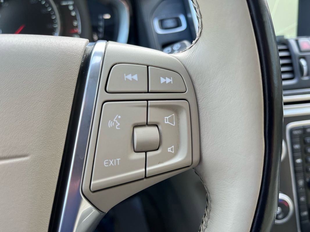 Used 2015 Volvo XC60 T5 w/ Proximity Package image 12