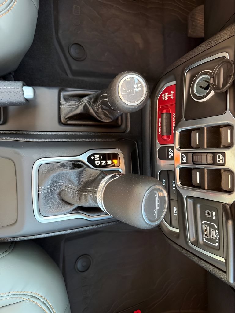 Used 2025 Jeep Gladiator Mojave w/ Convenience Group AWD/4WD image 34