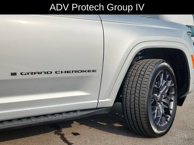 Used 2025 Jeep Grand Cherokee Summit AWD/4WD image 19