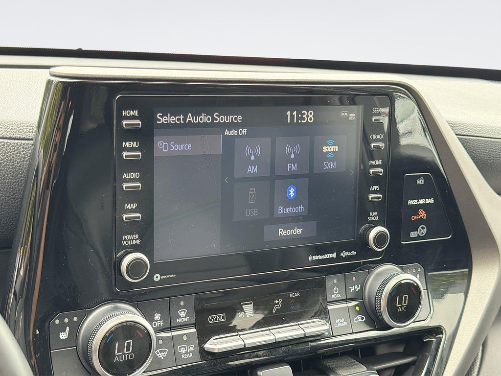 Used 2021 Toyota Highlander XLE AWD/4WD image 15