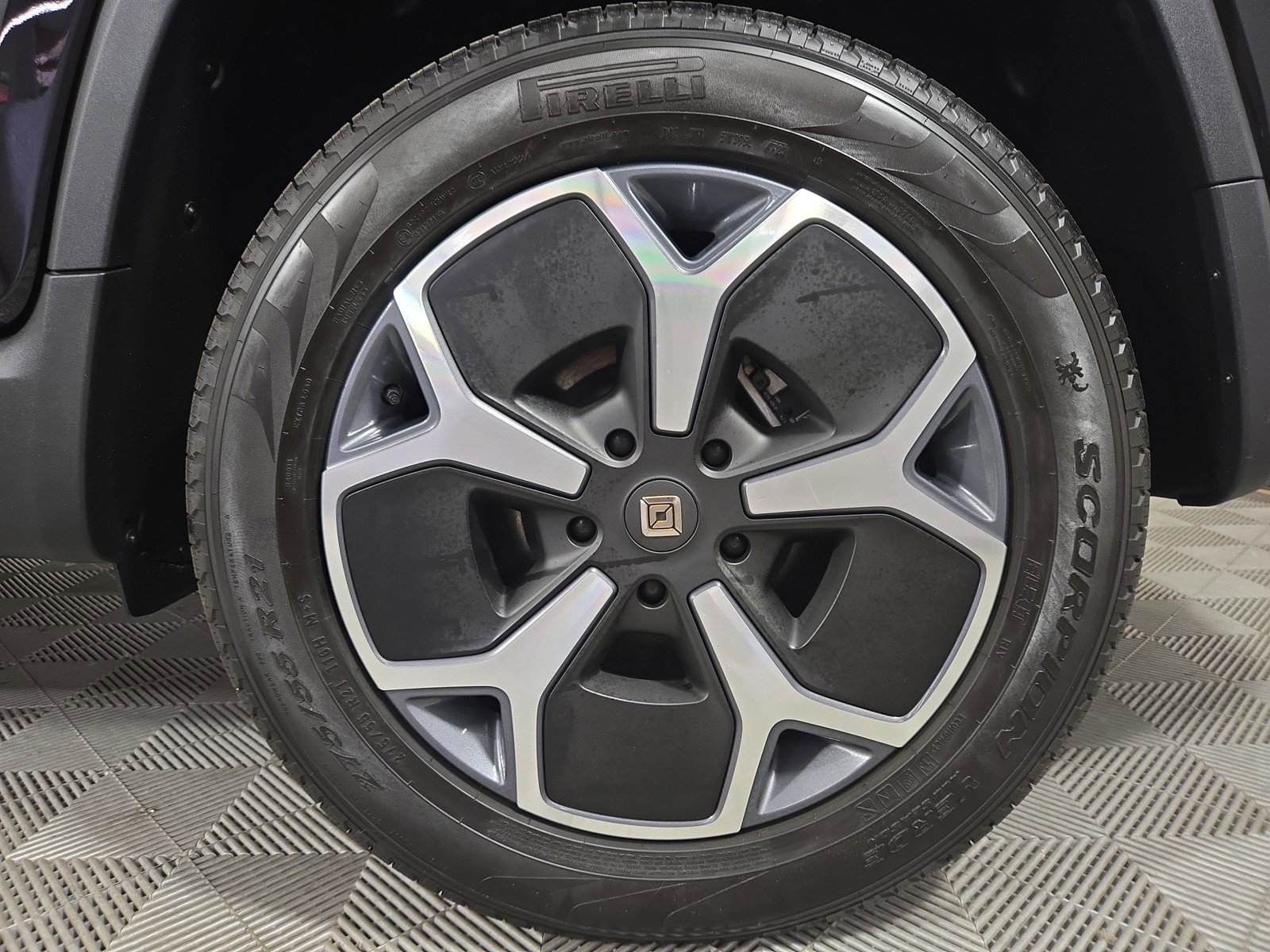 Used 2024 Rivian R1T Adventure AWD/4WD image 10