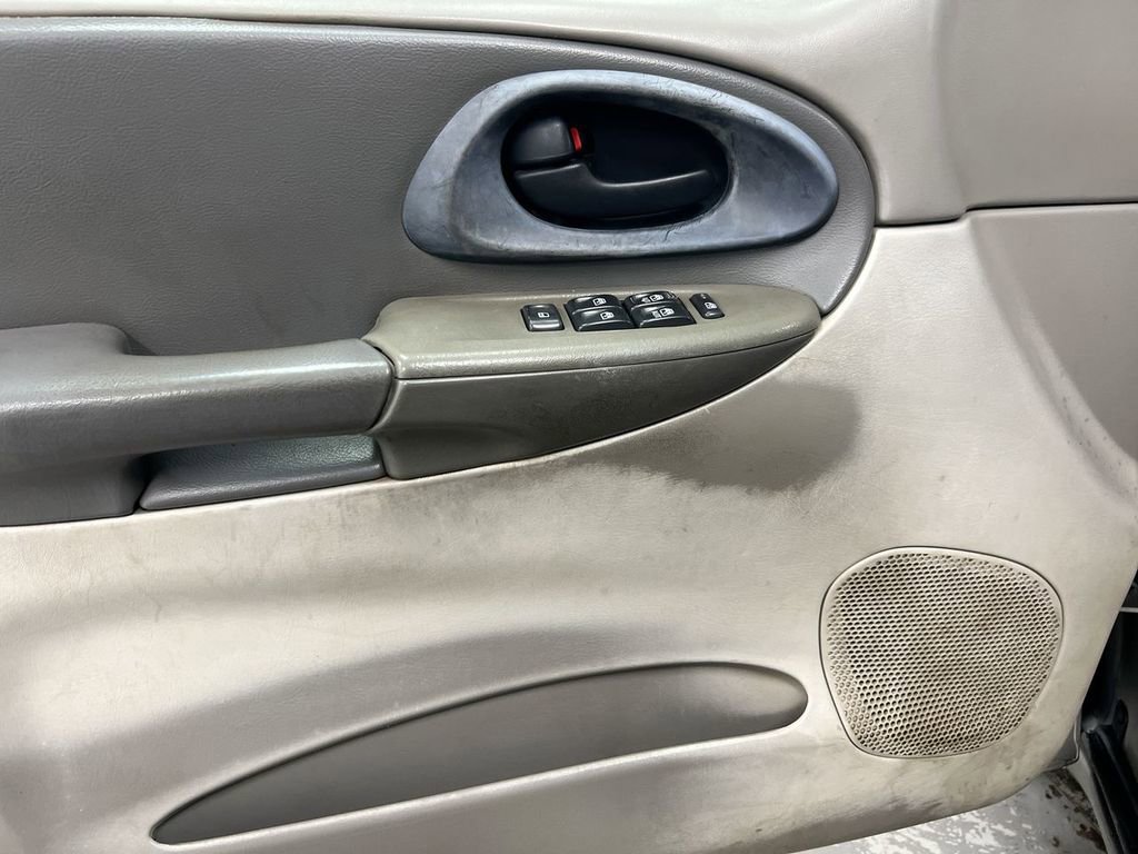 Used 2004 Chevrolet TrailBlazer LS w/ LS Preferred Equipment Group image 19