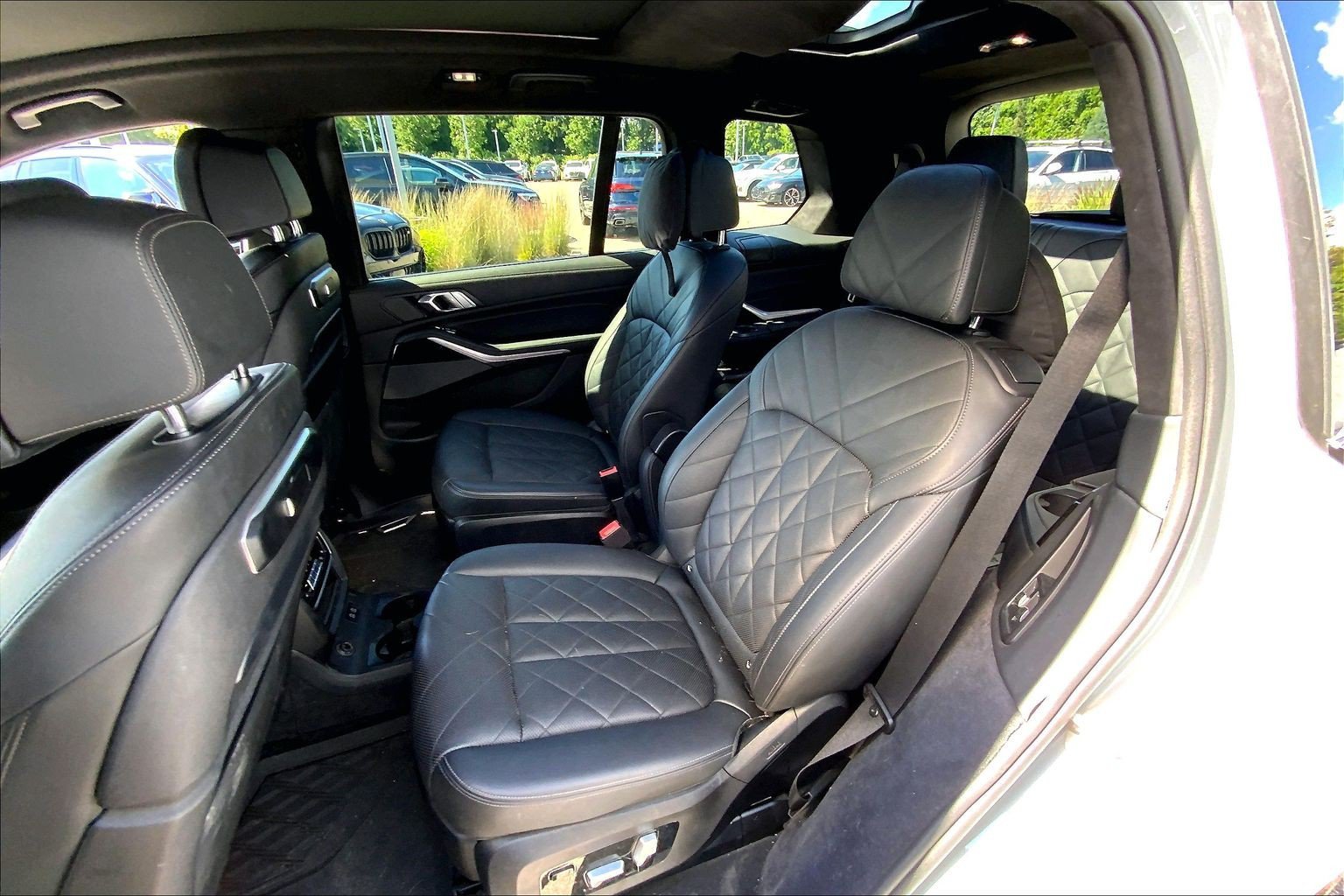 Used 2024 BMW X7 xDrive40i w/ M Sport Package AWD/4WD image 24