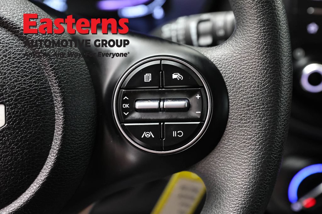 Used 2025 Kia Soul LX w/ LX Technology Package FWD image 16