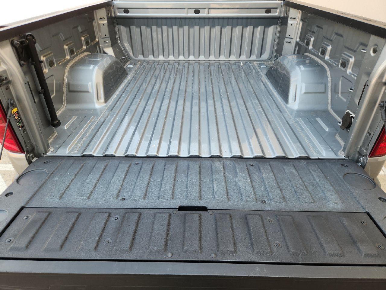 Used 2025 Chevrolet Silverado 1500 Custom w/ Turbomax Blackout Package RWD image 30