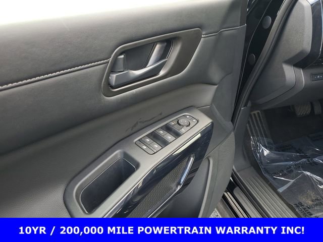 Used 2025 Nissan Pathfinder SV image 10