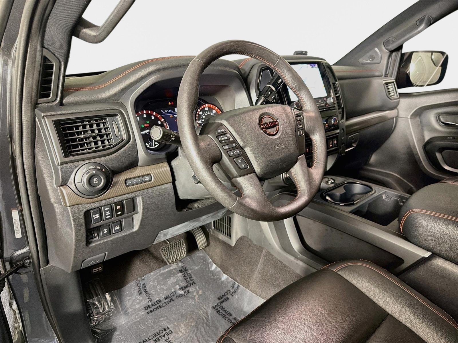 Used 2024 Nissan Titan PRO-4X w/ Pro-4x Convenience Package AWD/4WD image 9