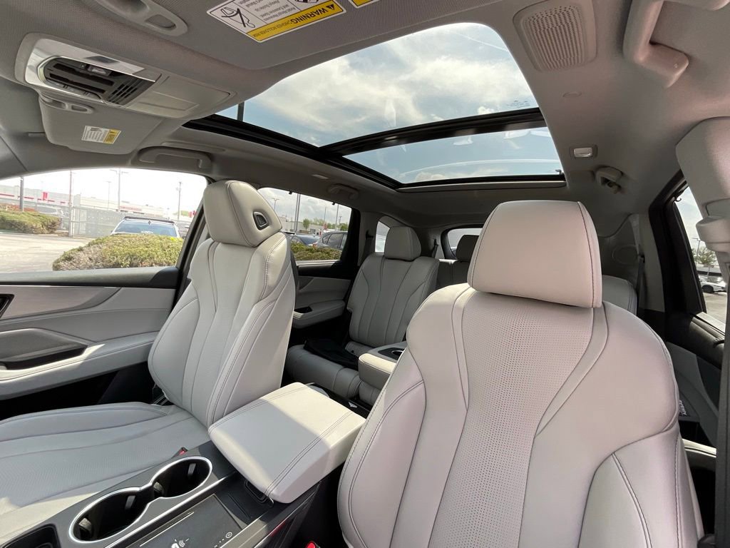 Certified 2025 Acura MDX w/ Technology Package AWD/4WD image 11