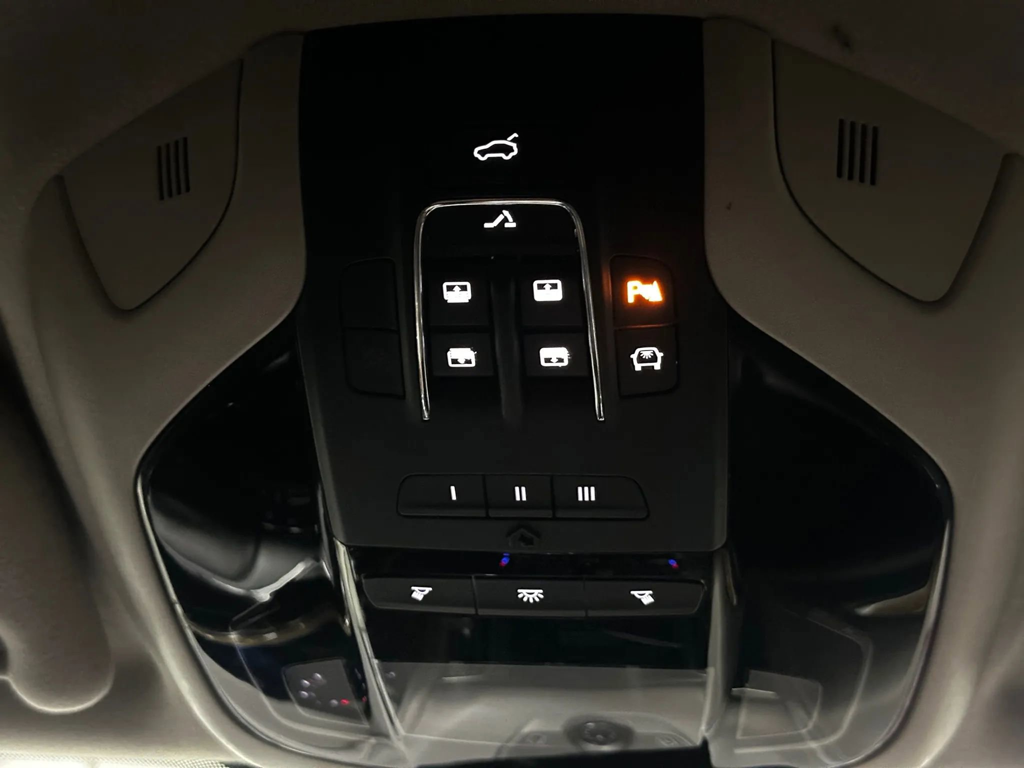 Used 2019 Maserati Levante GranLusso AWD/4WD image 48