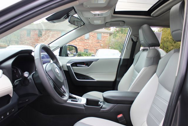 Used 2023 Toyota RAV4 XLE Premium image 13