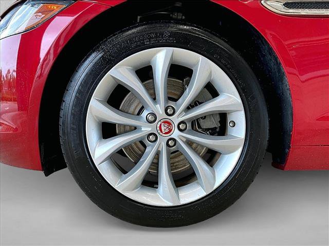 Used 2018 Jaguar XF Premium RWD image 10
