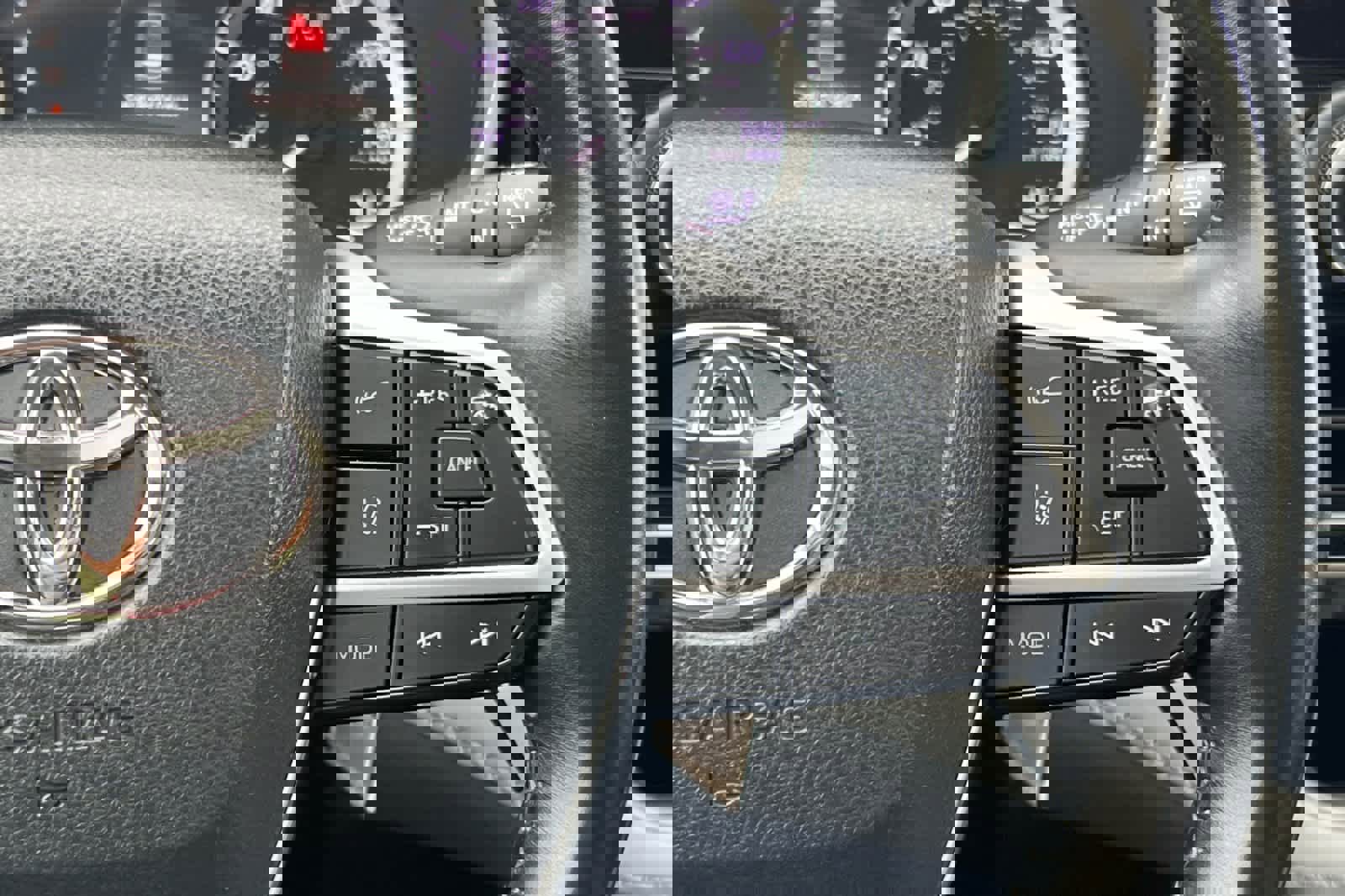 Used 2023 Toyota Highlander XLE image 28